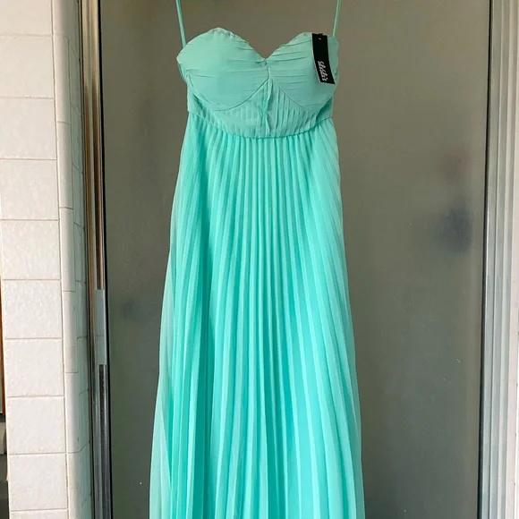 Lulus pleated maxi dress - Picture 1 of 4